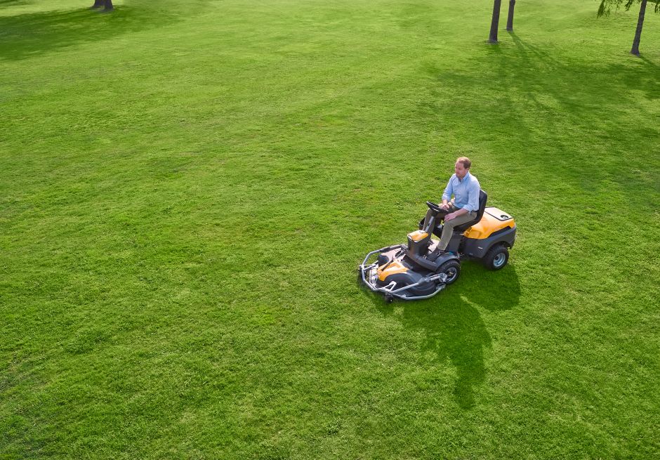 Gräsklippare Stiga Park PRO 900 WX basmaskin utan redskap